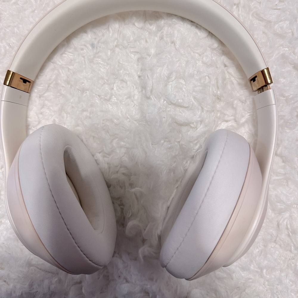 BEATS STUDIO3 WIRELESS HEADPHONES DESERT SAND & GOLD